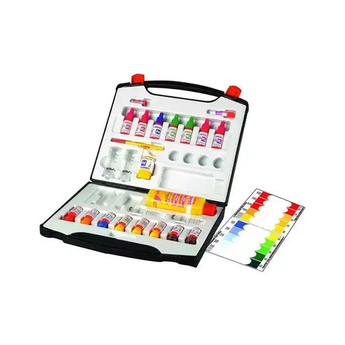 Mallette Sera Koi Aqua-Test Box ouverte avec ses réactifs et son nuancier